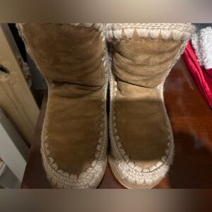 MOU sheepskin booties “camel” tan color, in good condition